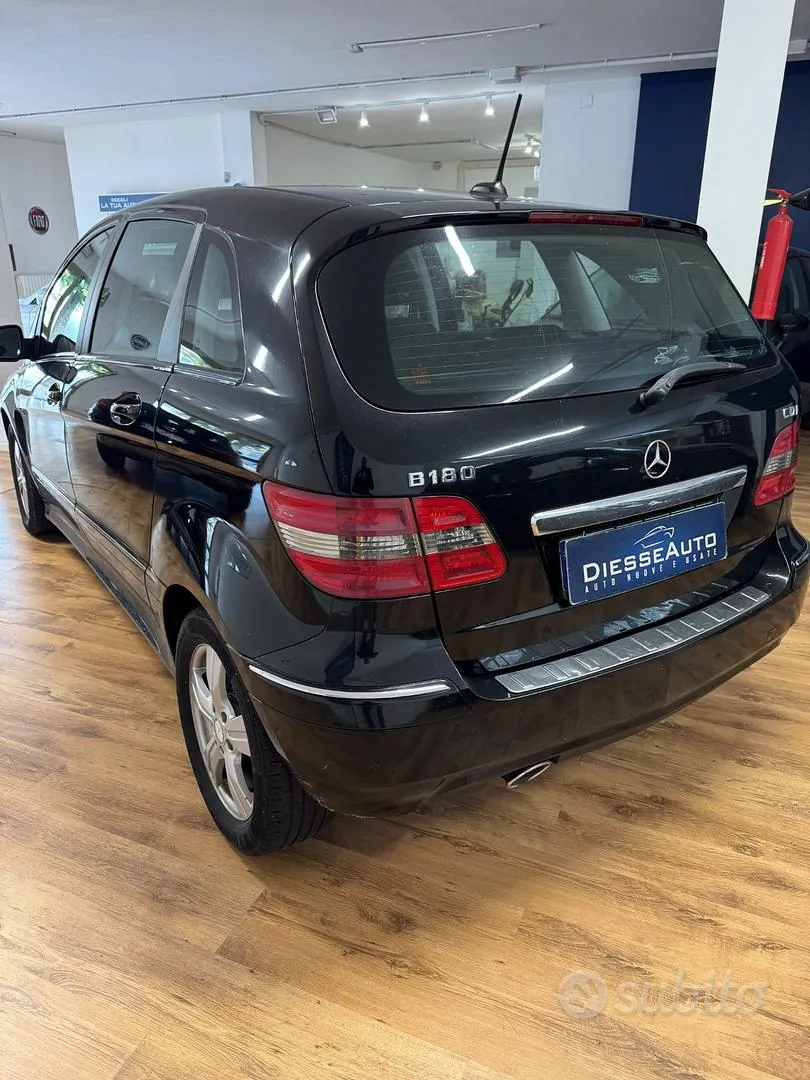 Mercedes-Benz B 180 Cdi 2010 photo 5