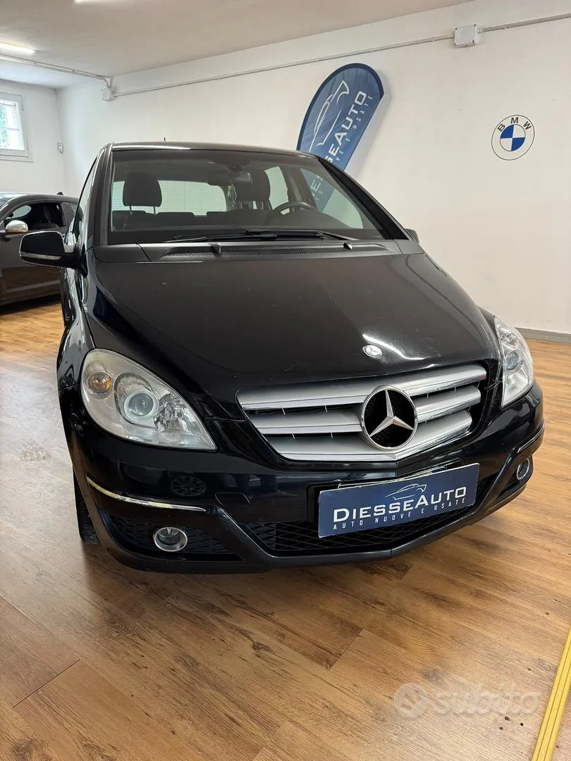 Mercedes-Benz B 180 Cdi 2010 photo 2
