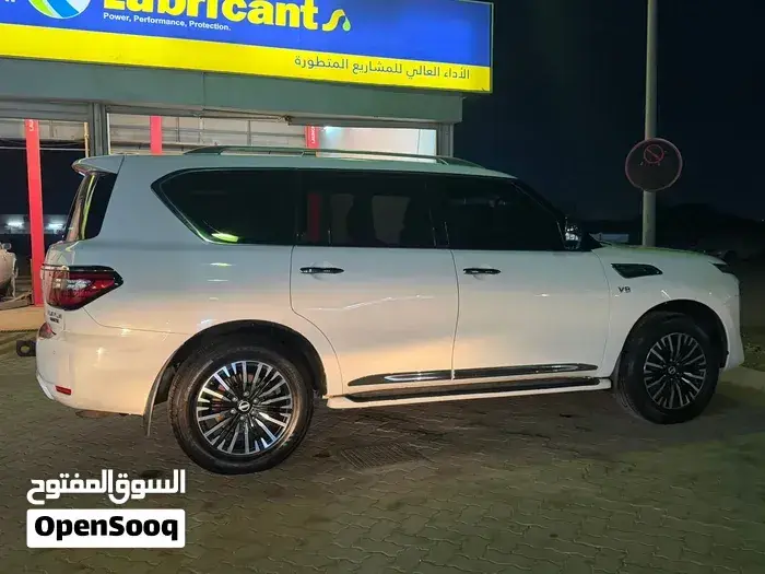 Nissan Patrol 2010 photo 2