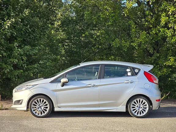 Ford Fiesta 2014 photo 2