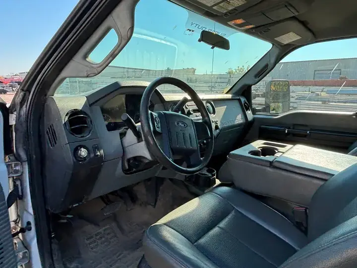 Ford F-550 2014 photo 2