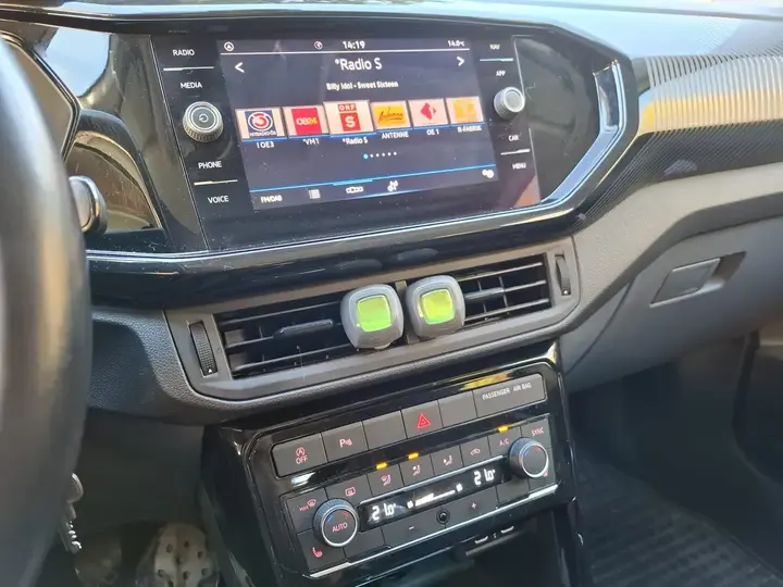 Volkswagen T-Cross 2021 photo 2