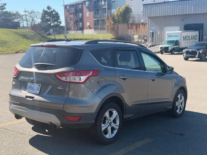 Ford Escape 2014 photo 2
