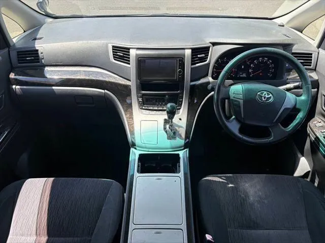 Toyota Vellfire 2012 photo 3
