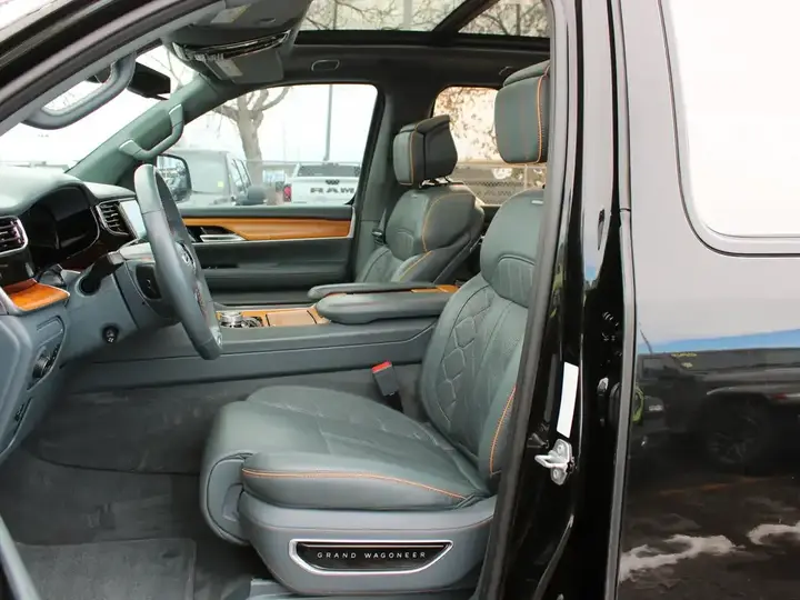 Jeep Grand Wagoneer 2023 photo 3