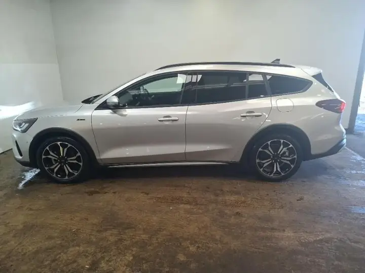 Ford Focus 2023 photo 4