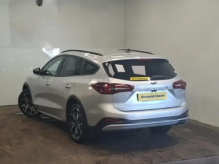 Ford Focus 2023 photo 2
