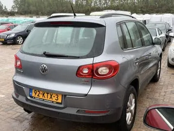 Volkswagen Tiguan 2010 photo 2