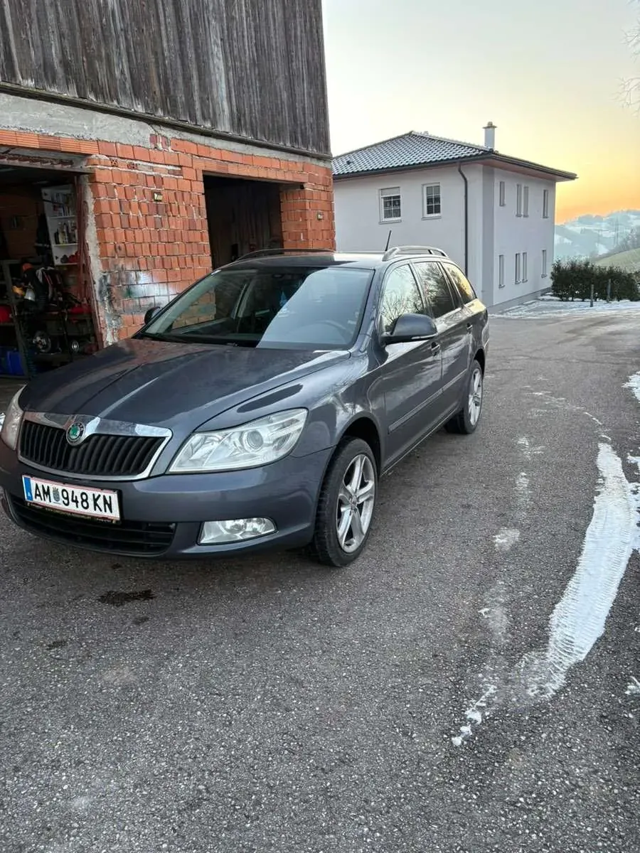 Skoda Octavia 2011 photo 2