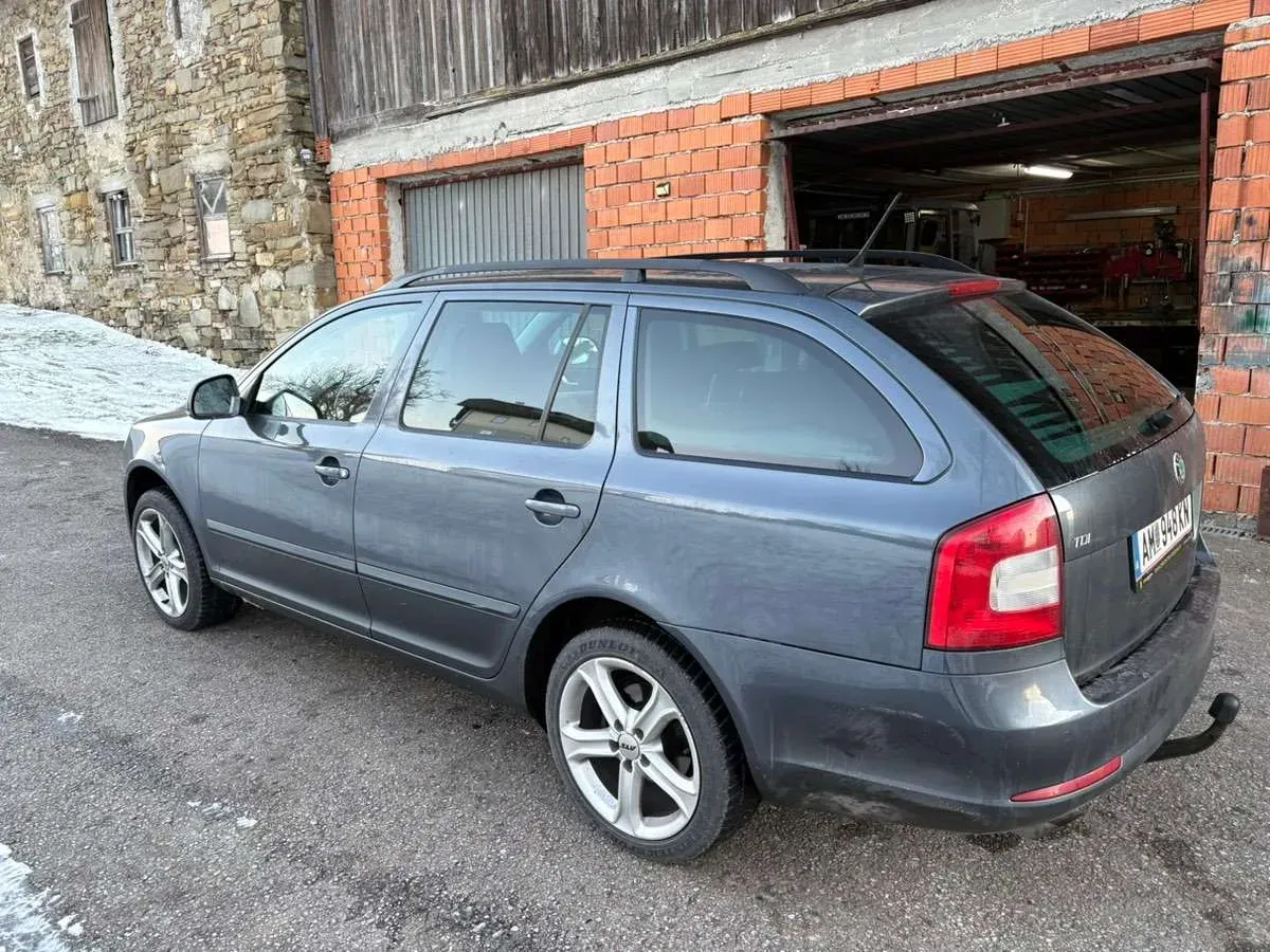 Skoda Octavia 2011 photo 3