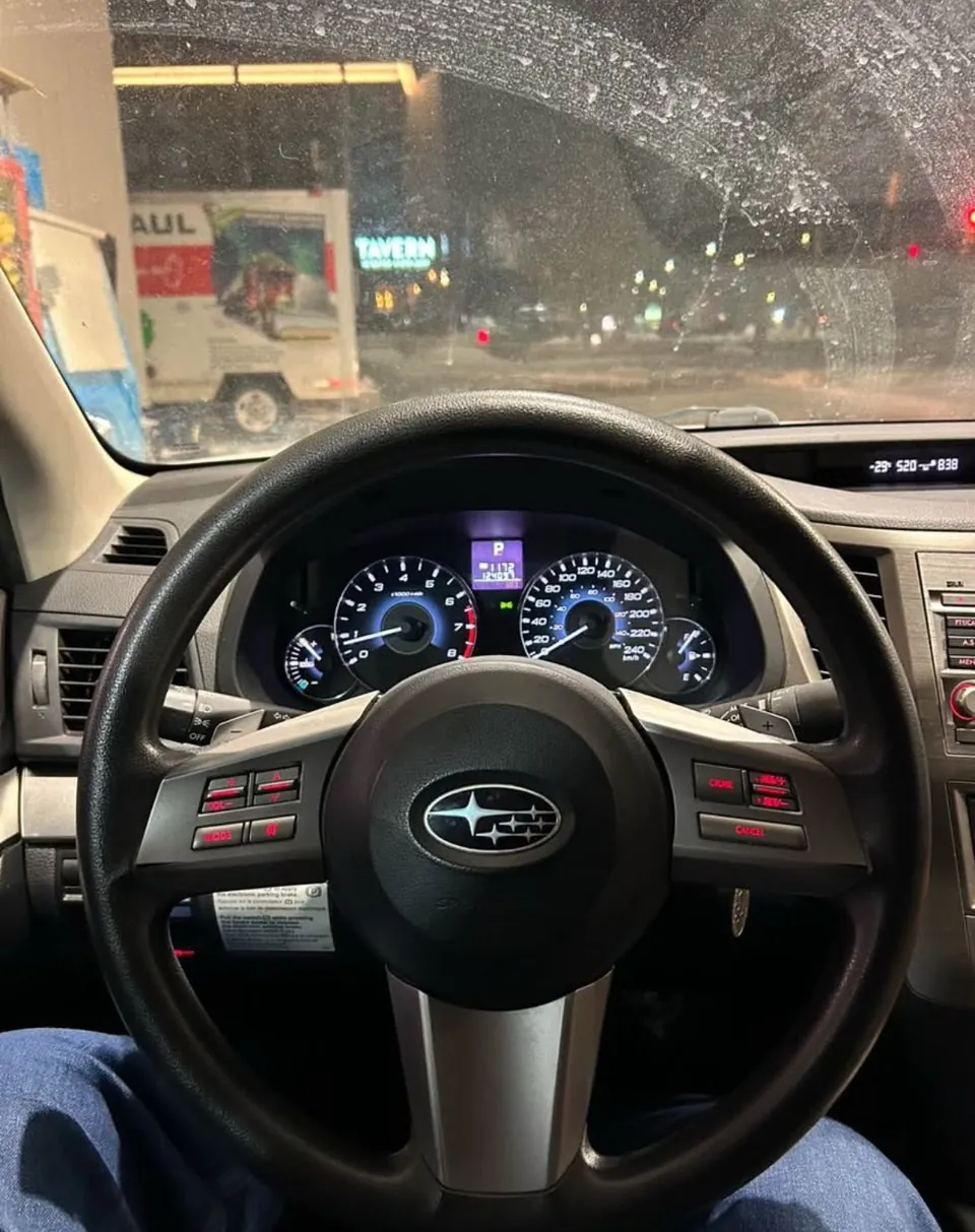 Subaru Legacy 2011 photo 4