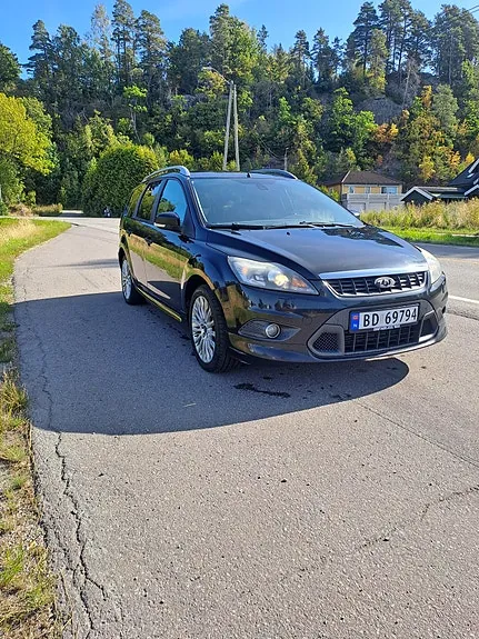 Ford Focus 2010 photo 2