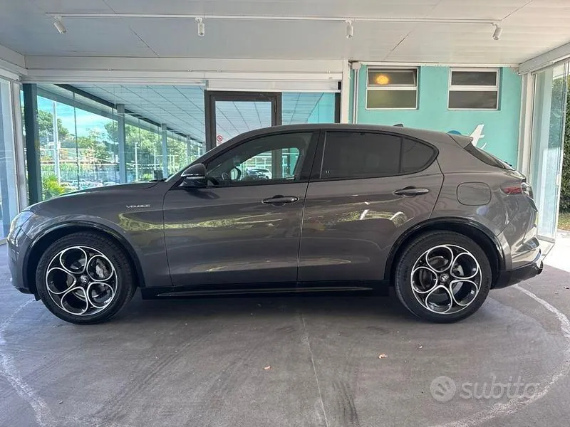 Alfa Romeo Stelvio 2023 photo 2
