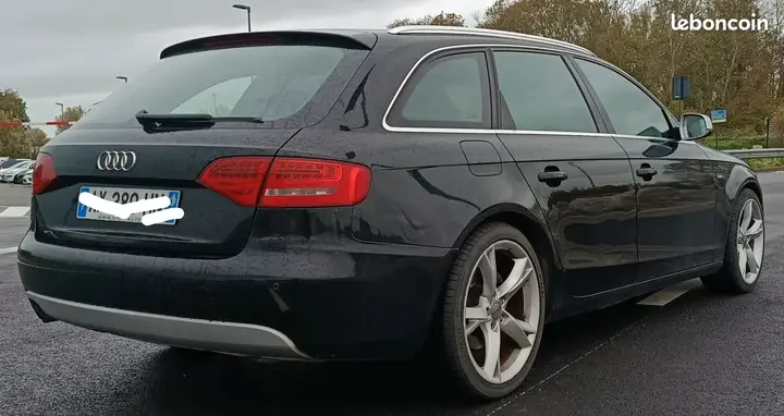 Audi A4 2010 photo 2