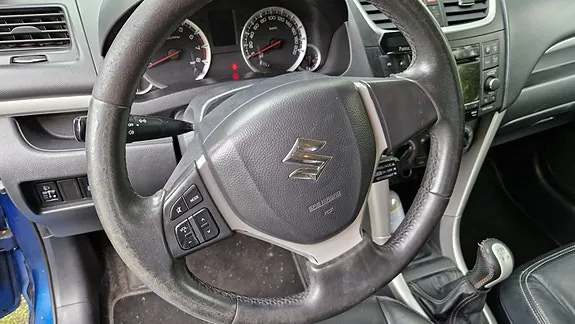 Suzuki Swift 2011 photo 4