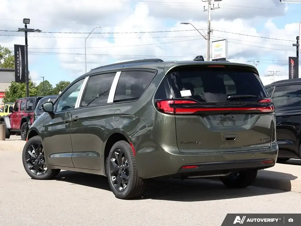 Chrysler Pacifica 2027 photo 4