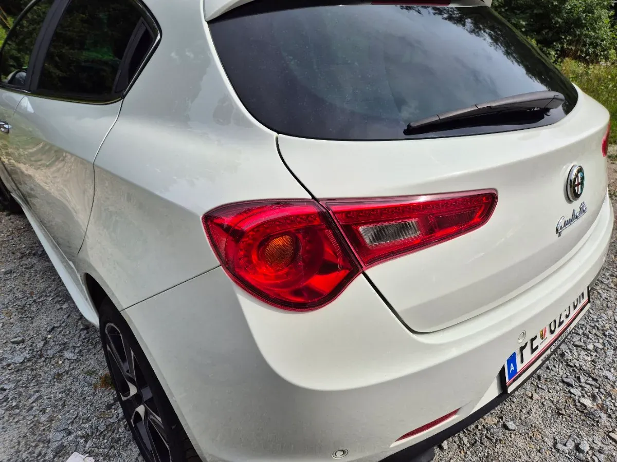 Alfa Romeo Giulietta 2012 photo 3