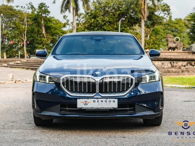 BMW 523I 2024 photo 2
