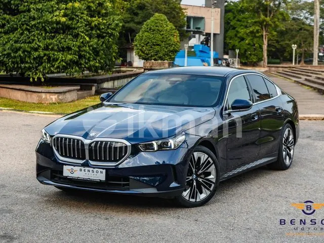 BMW 523I 2024 photo 3