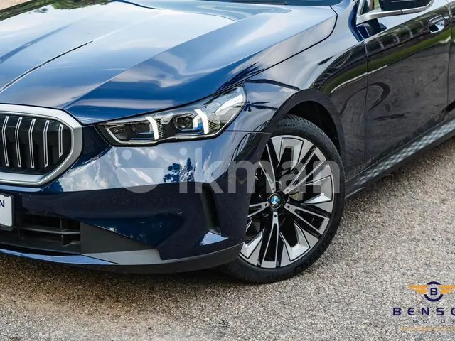 BMW 523I 2024 photo 4