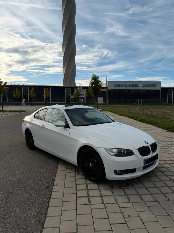 BMW 330I