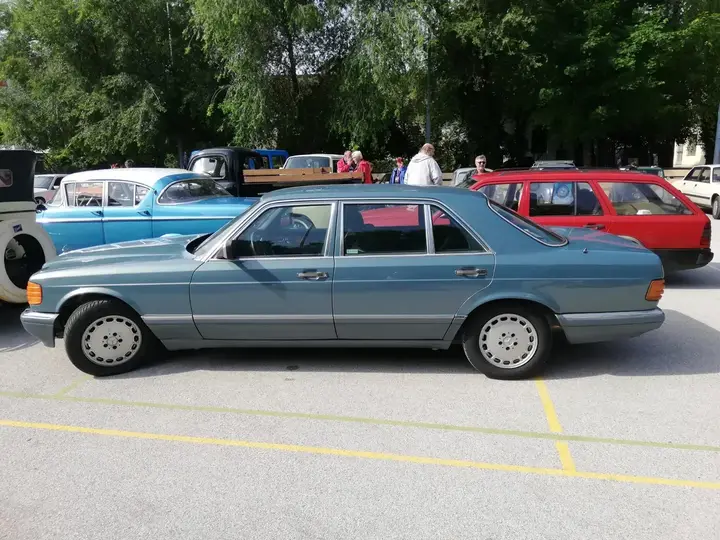 Mercedes-Benz W126