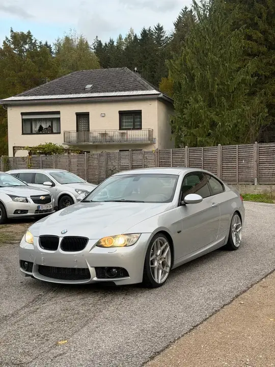BMW 3 Series 2008 photo 2