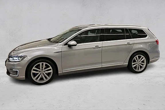 Volkswagen Passat 2018 photo 2
