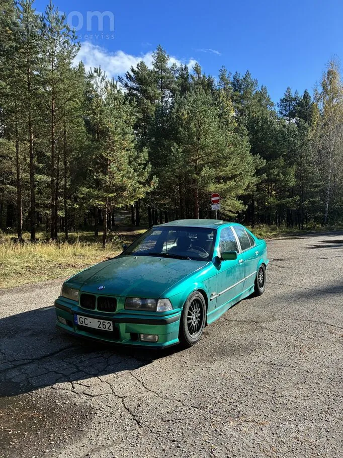 BMW 318I
