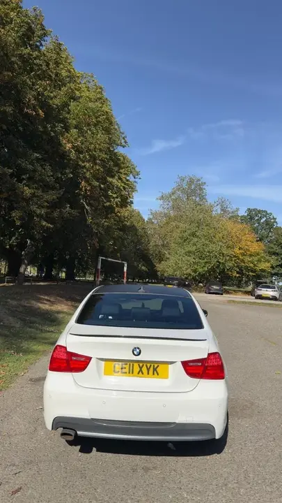 BMW 3 Series 2011 photo 3