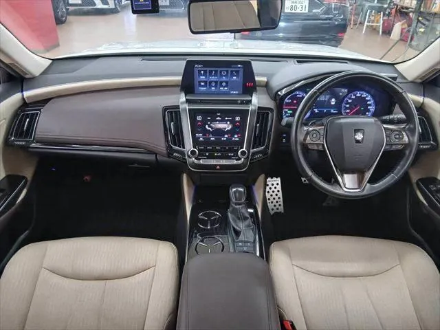Toyota Crown Hybrid G 2018 photo 3