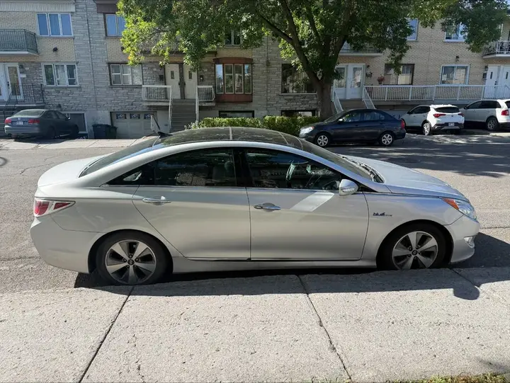 Hyundai Sonata 2012 photo 2