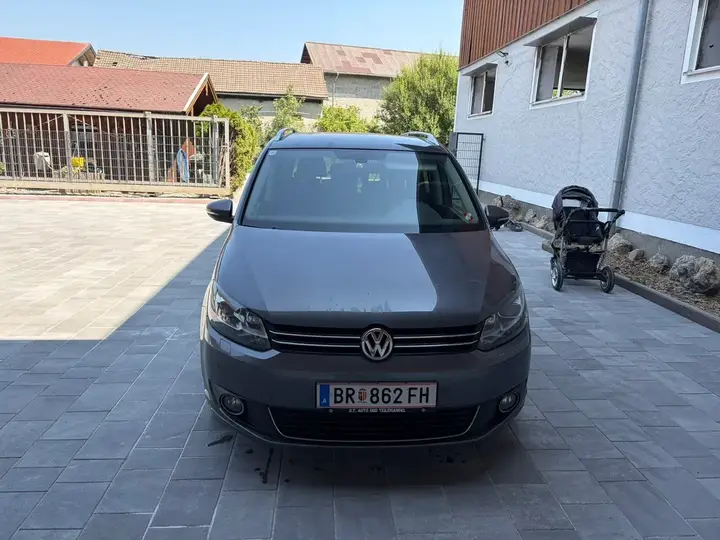 Volkswagen Touran 2010 photo 3