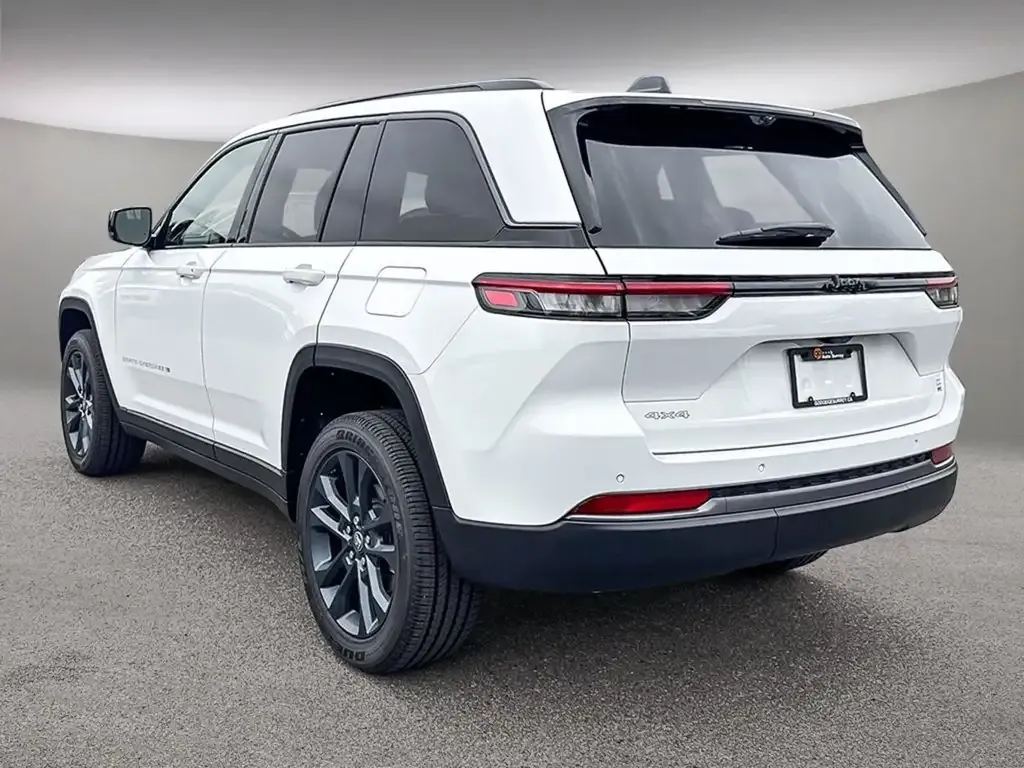 Jeep Grand Cherokee 2026 photo 4