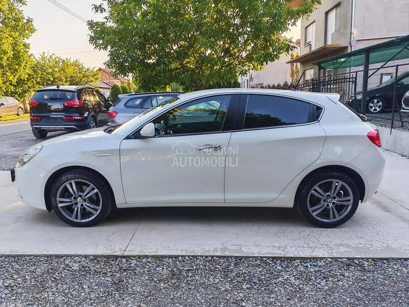 Alfa Romeo Giulietta 2014 photo 5