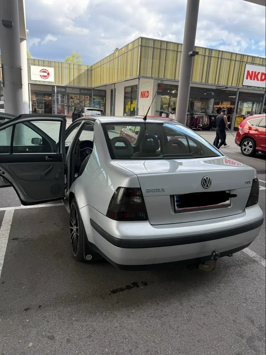 Volkswagen Bora 2000 photo 2