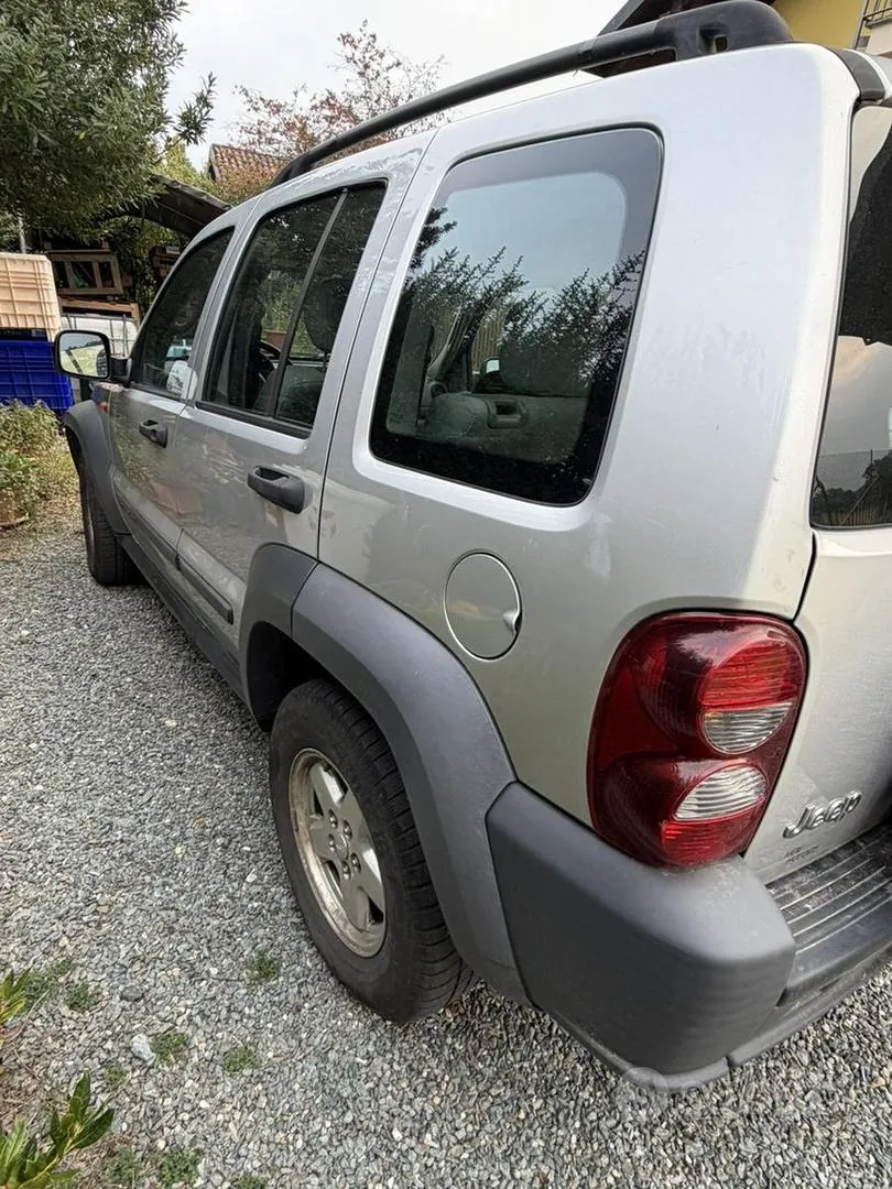Jeep Cherokee 2007 photo 4