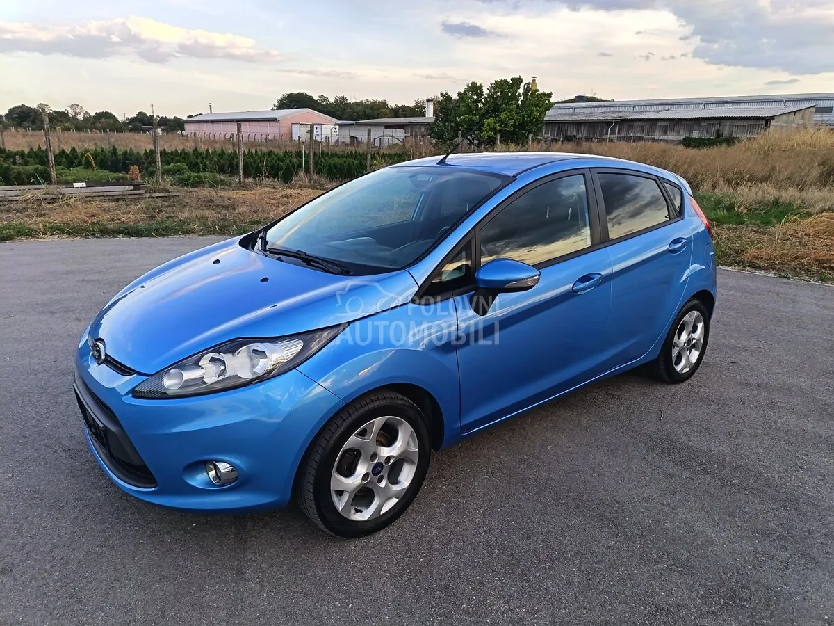 Ford Fiesta 2011 photo 2