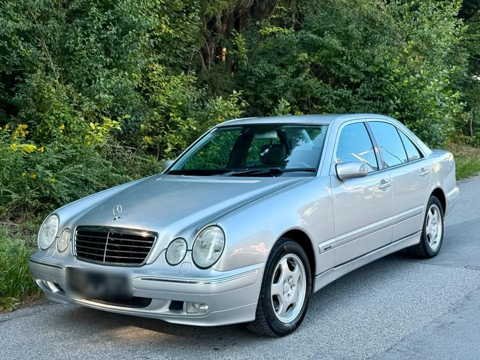 Mercedes-Benz E320