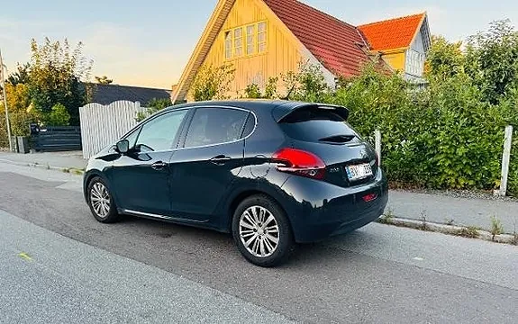 Peugeot 208 2017 photo 2