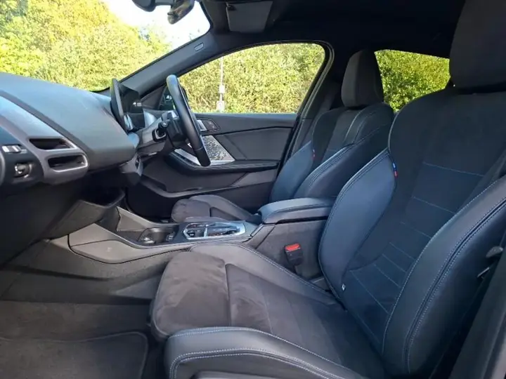 BMW 1 Series 2025 photo 5