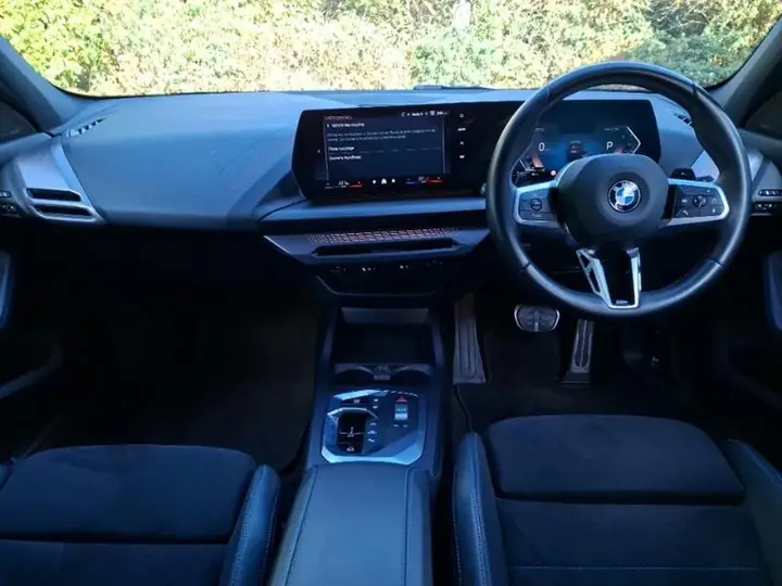 BMW 1 Series 2025 photo 3