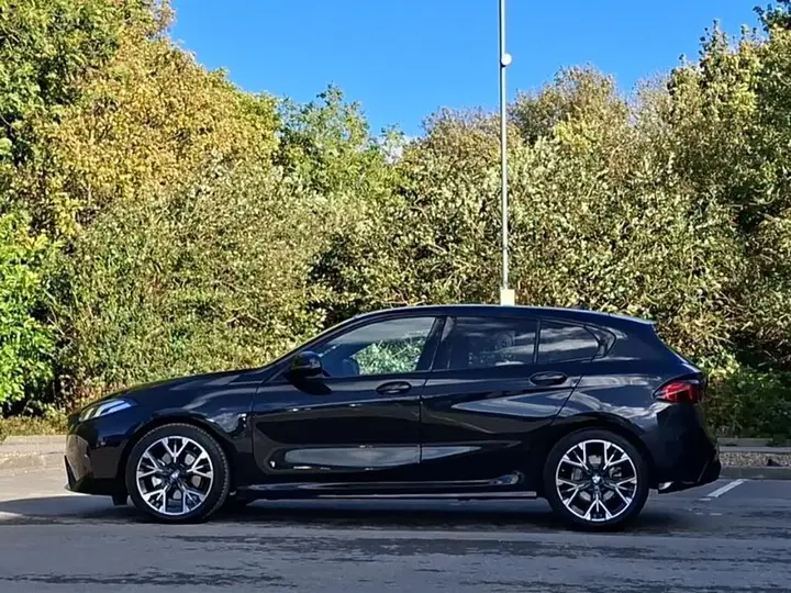 BMW 1 Series 2025 photo 4