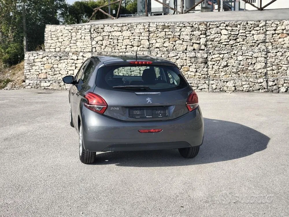 Peugeot 208 2015 photo 4