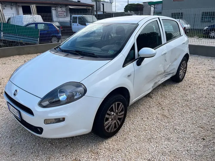 Fiat Punto 2016 photo 2