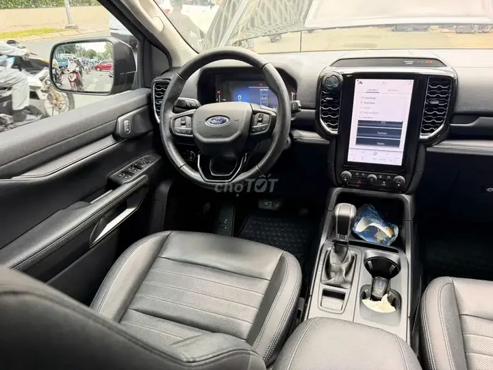 Ford Everest 2023 photo 3