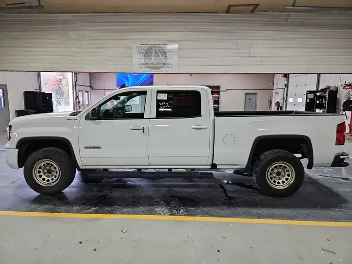 GMC Sierra 1500 2018 photo 2