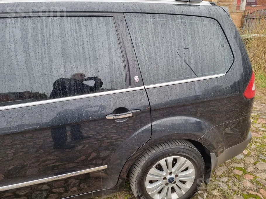 Ford Galaxy 2011 photo 3