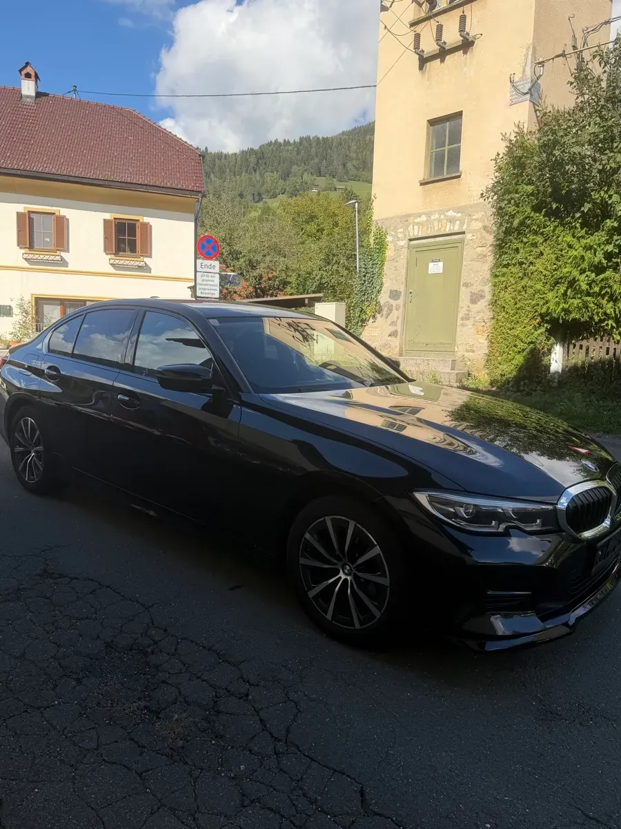 BMW 3 Series 2020 photo 2