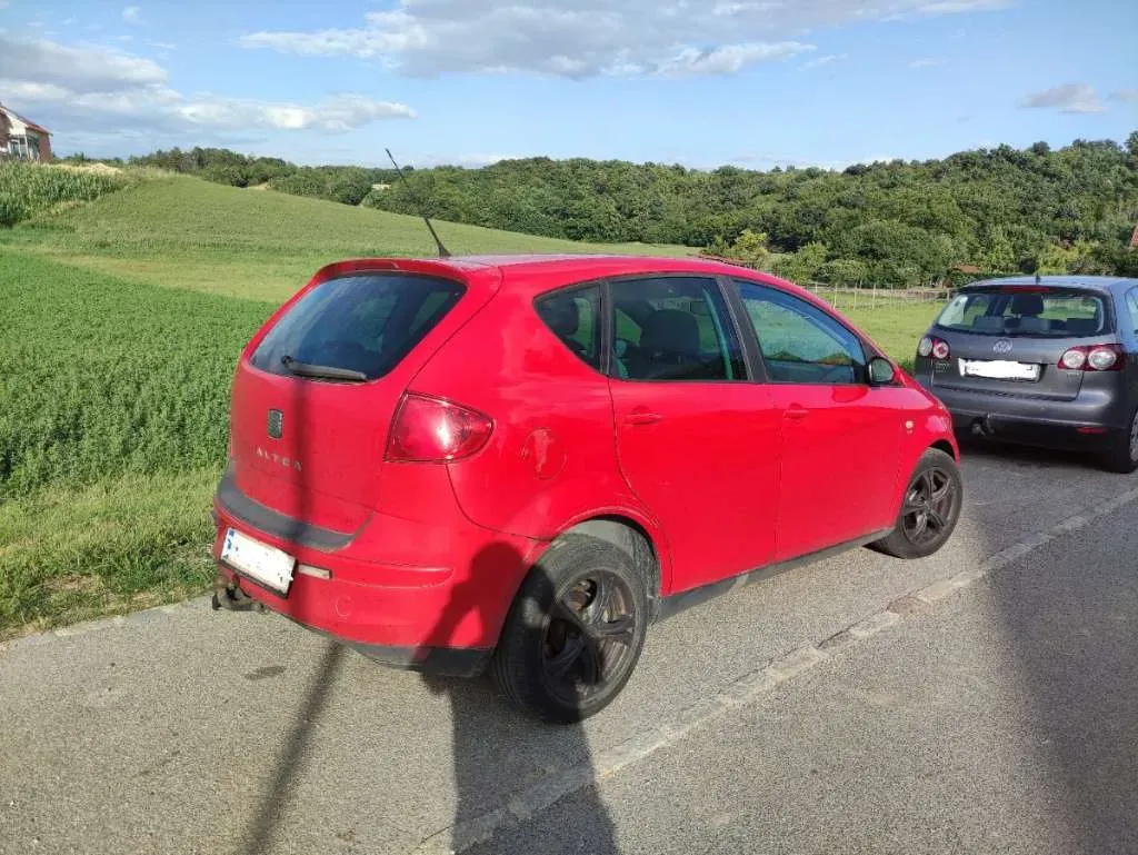 Seat Altea 2004 photo 2